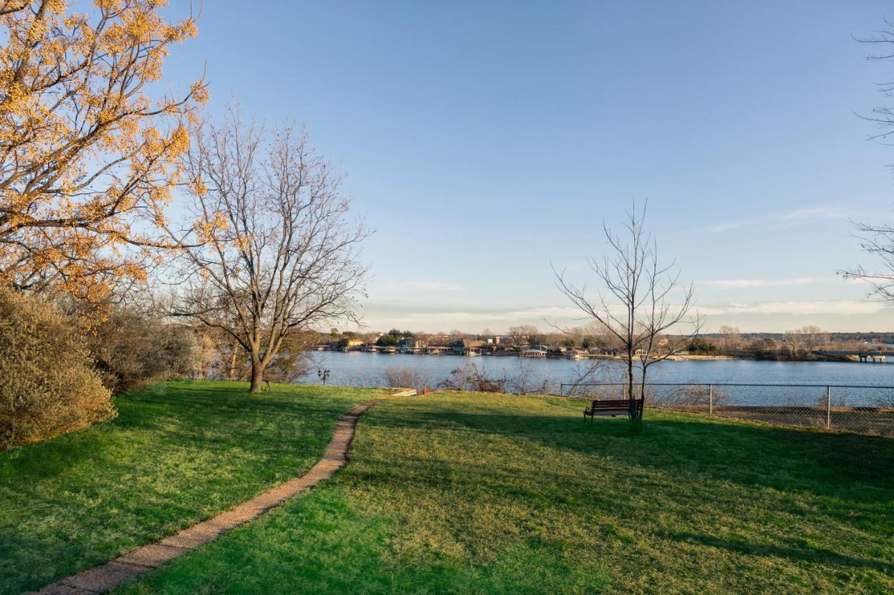 Blue Heron Bed And Breakfast On Lake Granbury Exterior photo